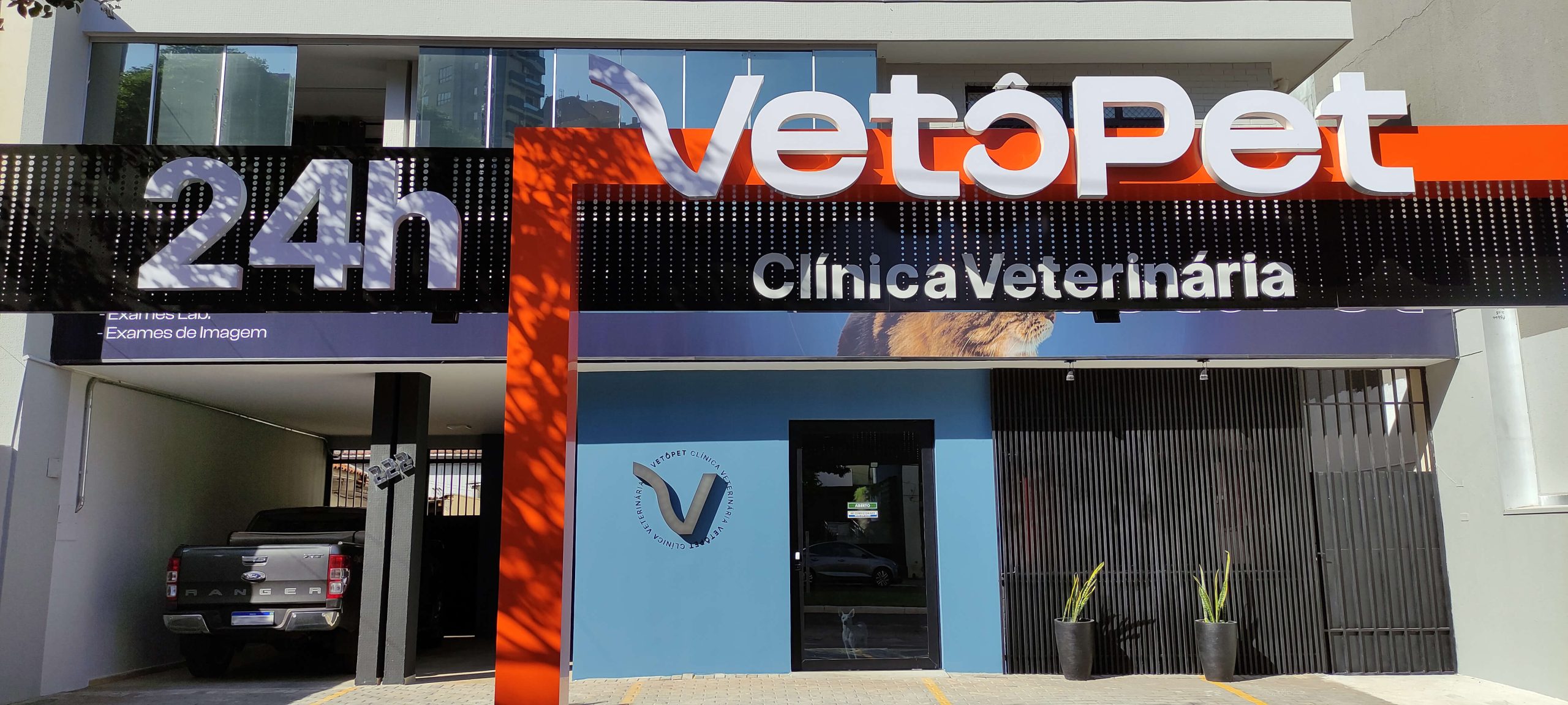 Fachada VetôPet - Clínica Veterinária 24h em Maringá